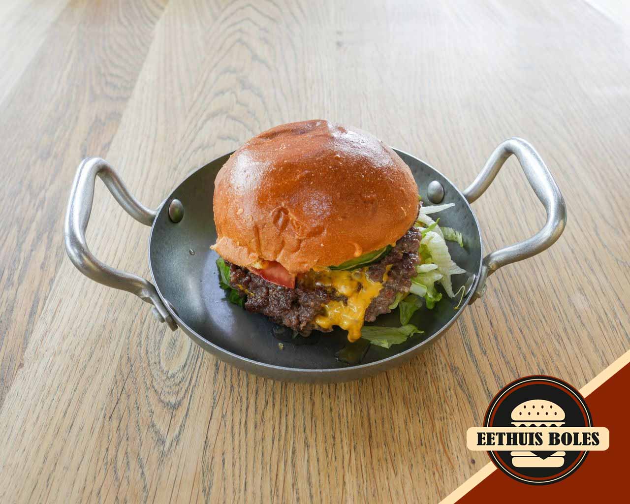 Cheeseburger van Eethuis Bol'Es in Schiedam