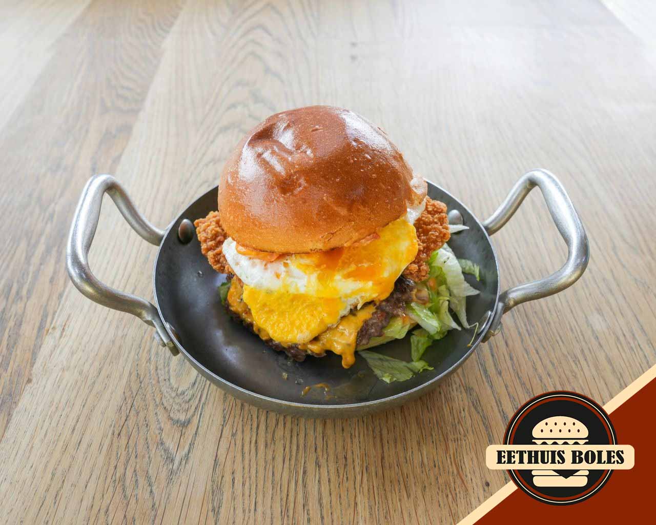 Combi Burger van Eethuis Bol'Es in Schiedam